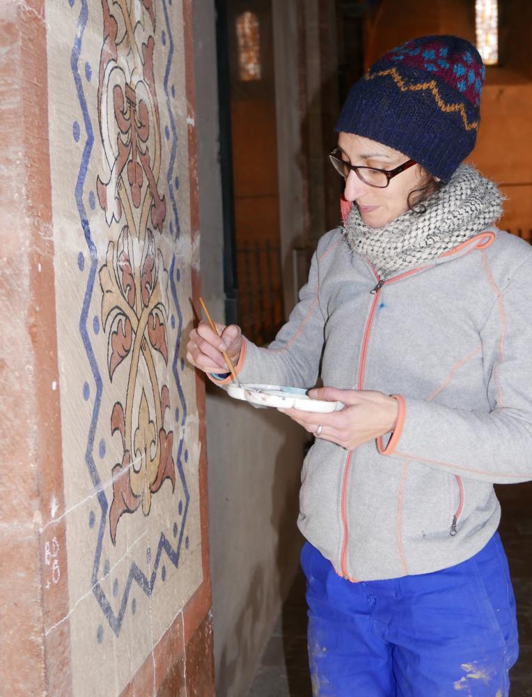 Installée à Chalon-sur-Saône, Cécilia Billaud est collaboratrice sur les chantiers de peinture murale. 
